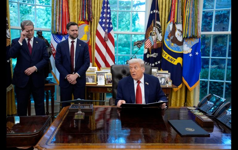 Trump anuncia arancel de 100% a farmacéuticas que no produzcan en EU