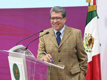 Monreal dijo que los diputados de Morena buscarán evitar "excesos injustificados" en órganos autónomos y judiciales. SUN