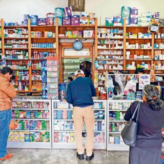 Gobierno federal reconoce deuda con farmacéuticas