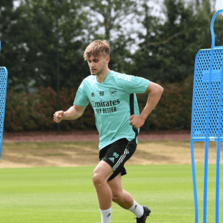 Billy Vigar, exjugador del Arsenal, muere tras grave lesión en partido de fútbol