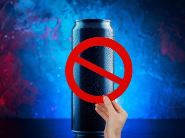 La reforma puntualiza que el consumo de bebidas energizantes ha crecido en México, especialmente entre jóvenes de 15 a 18 años, quienes son el principal grupo consumidor diario. ESPECIAL / CANVA