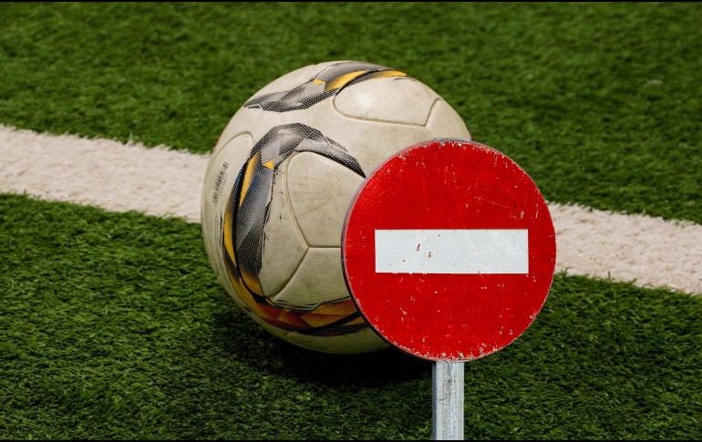 El caso conlleva además a una multa de 350 mil francos suizos por alinear jugadores indebidamente. ESPECIAL / AFP