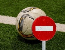 El caso conlleva además a una multa de 350 mil francos suizos por alinear jugadores indebidamente. ESPECIAL / AFP