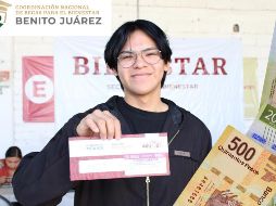 En el caso de la Beca Universal de Educación Media Superior Benito Juárez, que apoya a adolescentes en preparatoria o bachillerato público, otorga mil 900 pesos por estudiante. ESPECIAL / CANVA