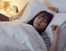 Cambiar las sábanas con frecuencia reduce ácaros y alérgenos, mejorando el sueño y la salud general. CANVA