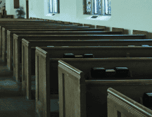 Tras conocerse la noticia se han publicado varios vídeos en redes sociales en los que se aprecia una larga cortina de humo saliendo de la iglesia. ESPECIAL