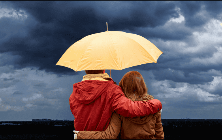 Las lluvias puntuales fuertes a intensas podrían reducir la visibilidad en tramos carreteros, incrementar los niveles de ríos y arroyos, y generar encharcamientos, deslaves e inundaciones. ESPECIAL / CANVA