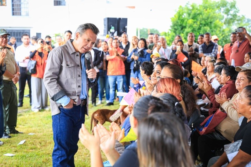 Pablo Lemus Navarro, entregó esta mañana apoyos a los afectados por las lluvias en el municipio de El Salto, Jalisco. EL INFORMADOR / ARCHIVO 