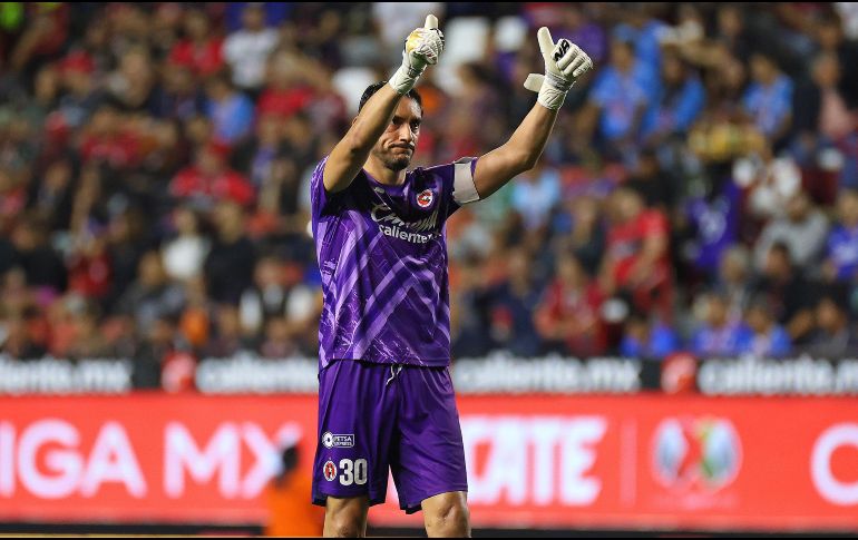 Sobrio, pero con personalidad, José de Jesús Corona debutó como profesional con el Atlas; después saltó al Tecos y en 2009 fichó con Cruz Azul, donde jugó gran parte de su carrera. IMAGO7