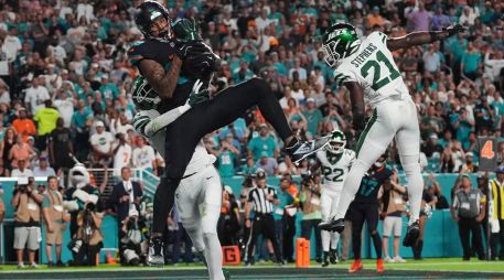 Darren Waller capturó dos envíos de anotación, en su primer juego de regreso a la NFL en casi dos años. AP/M. Lavandier