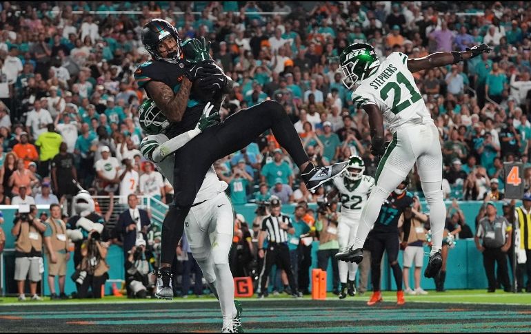 Darren Waller capturó dos envíos de anotación, en su primer juego de regreso a la NFL en casi dos años. AP/M. Lavandier