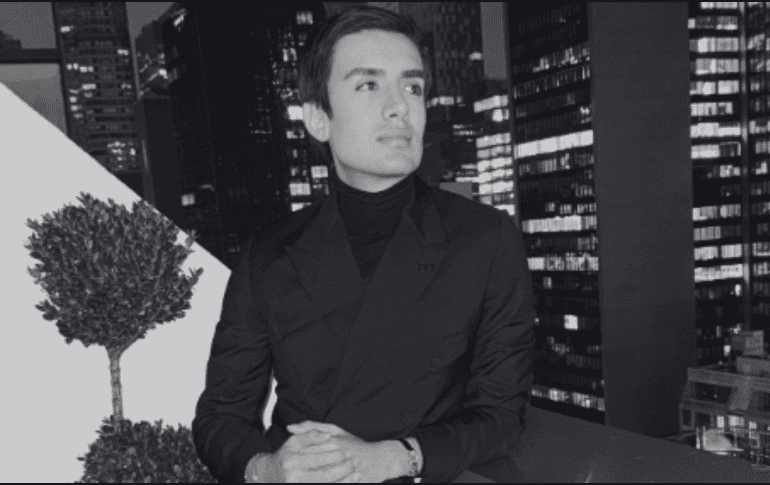 Entre la clientela de, De la Mora, destacan intérpretes y celebridades como Ángela Aguilar, Kenia OS, Natalia Dupeyrón, la Miss Universe México y la Reina Hispanoamericana. ESPECIAL / IG / @micky_hair