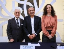 José Parres, director de la Escuela Preparatoria 5 del Sistema de Educación Media Superior; Jaime Andrade, vicerrector Adjunto Académico y de Investigación de la UdeG y Daniela Zonana, coordinadora general de Extensión y Difusión Cultural de la UdeG, estuvieron durante la presentación. EL INFORMADOR / J. Acosta