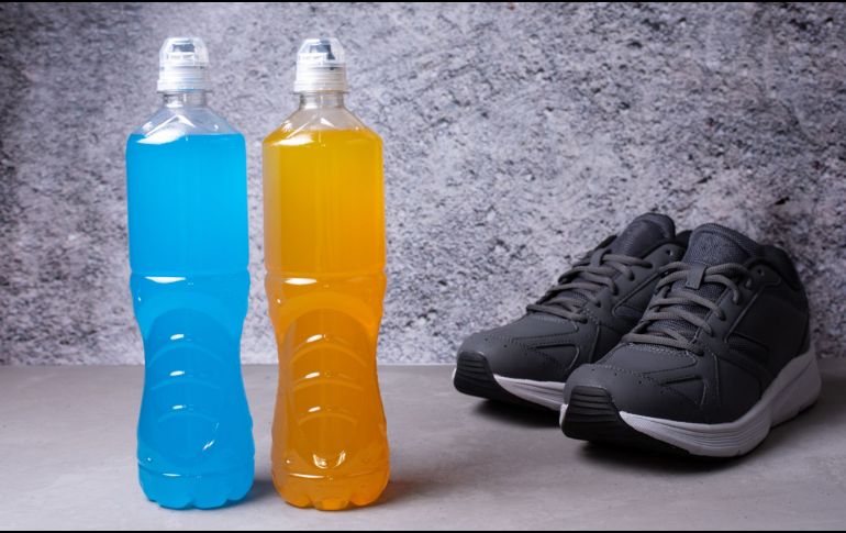 Un adulto promedio que no realiza actividad física intensa ni presenta cuadros de deshidratación clínica no necesita suplementar electrolitos. CANVA