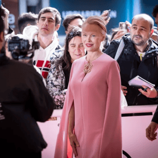 Pamela Anderson da de qué hablar con su nuevo look