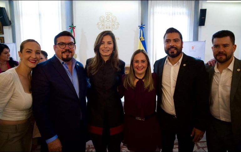 El Ayuntamiento de Guadalajara anunció la entrega de mil becas educativas dirigidas a policías, bomberos, personal de salud y habitantes de la ciudad, con apoyos de hasta el 90% para estudiar preparatoria, licenciaturas o posgrados. CORTESÍA