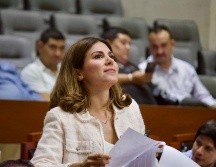 La diputada enfatizó en que no entregarán el sistema de salud estatal al modelo federal.