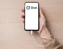 Esto dice Grok acerca de la carga de celulares. ESPECIAL / FREEPIK