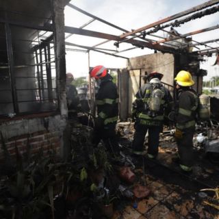 Bomberos controlan incendio en colonia Huentitán el Alto