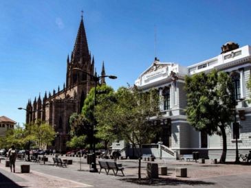 El espacio, anteriormente conocido como Andador Escorza, se ubica sobre la avenida Vallarta, casi al cruce con la avenida Enrique Díaz de León, a un costado del Museo de las Artes de la Universidad de Guadalajara. CORTESÍA/ UdeG