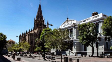 El espacio, anteriormente conocido como Andador Escorza, se ubica sobre la avenida Vallarta, casi al cruce con la avenida Enrique Díaz de León, a un costado del Museo de las Artes de la Universidad de Guadalajara. CORTESÍA/ UdeG