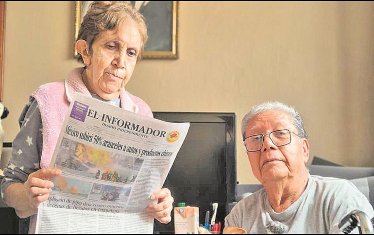 Suscriptores. Leer las noticias en EL INFORMADOR es parte de la rutina de Luz María Topete y su esposo José. ESPECIAL