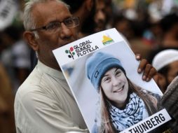 Algunos activistas de la Flotilla Global Sumud acusaron a las fuerzas israelíes de haber golpeado y tratado de forma degradante a Greta Thunberg. EFE/EPA/S. Akber