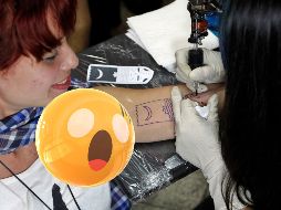 Si estás pensando en hacerte un tatuaje, considera las siguientes recomendaciones para sobrellevar el dolor durante este proceso. EFE / ARCHIVO