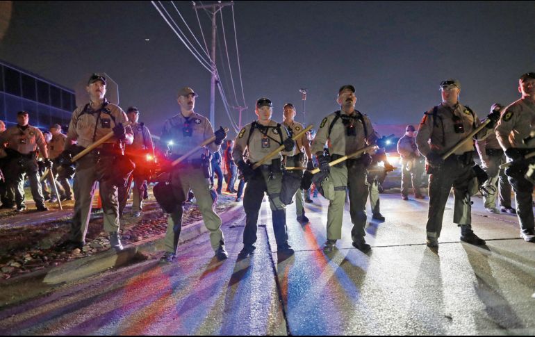 Militares de la Guardia Nacional desplegados en Chicago, tras la orden del presidente de intervenir, pese al rechazo de las autoridades locales. AFP