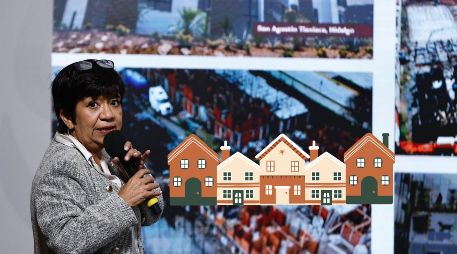 Vega Rangel destacó que hoy en día se cuenta con una reserva para 900 mil viviendas. SUN / B. FREGOSO