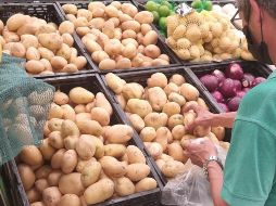 La papa blanca es uno de los alimentos con descuento hoy en WalMart. EL INFORMADOR/Archivo