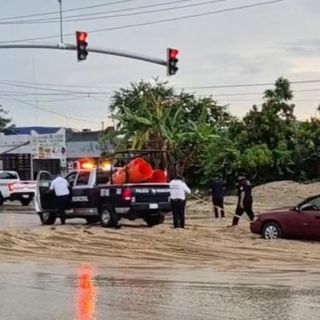 Huracán "Priscilla" provoca deslaves en Los Cabos y La Paz