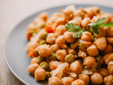 Agregar garbanzos a la alimentación diaria los convierte en una excelente fuente de fibra para el cuerpo humano. ESPECIAL