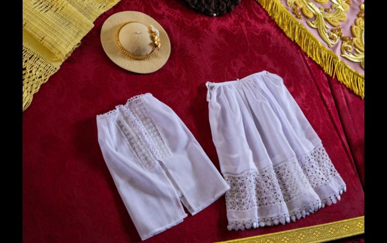 La Virgen de Zapopan será vestida con este ajuar para realizar su recorrido de regreso a la Basílica de Zapopan, luego de haber visitado las distintas iglesias y parroquias de la Metrópoli desde el pasado mes de mayo. EL INFORMADOR / A. Navarro