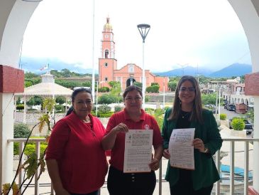 El acuerdo permitirá implementar cursos y talleres adaptados a las necesidades de la población local, impulsando así el desarrollo regional y el bienestar de las familias jaliscienses. CORTESÍA