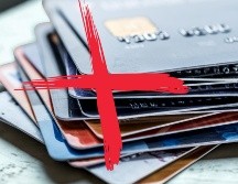 Según Ricardo Monreal, de Morena, la medida fortalecerá la confianza en el sistema financiero y evitará abusos derivados de comisiones o intereses generados tras la solicitud de cancelación. ESPECIAL / CANVA