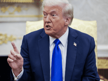 Trump también insinuó este martes que podría invocar la Ley de Insurrección vigente en Chicago. EFE / ARCHIVO