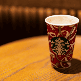 Día del Vaso Rojo en Starbucks 2025: ¿Qué es y cuándo?