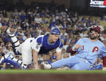 La novena de los Dodgers tiene a los Phillies de Filadelfia contra las cuerdas con ventaja de 2-1 en serie a ganar tres duelos. EFE / A. Dinner