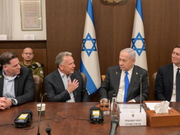 Primer ministro israelí, Benjamin Netanyahu (2-D), reunido con el enviado especial del presidente estadounidense Donald Trump para Oriente Medio. EFE