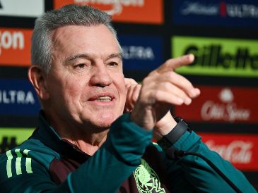 De cara a los partidos amistosos contra Colombia y Ecuador, el combinado nacional le abrió las puertas a algunos aficionados en el Centro de Alto Rendimiento, donde intercambiaron palabras con el "Vasco". IMAGO7