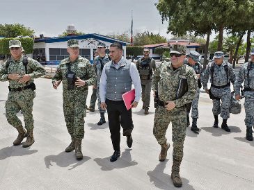 El secretario Omar García Harfuch (centro) afirma que se necesita un mejor registro de desaparecidos para solucionar esta problemática. ESPECIAL
