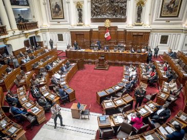Dina Boluarte no se presentó ante el Congreso para ejercer su defensa. EFE/J. Reyes