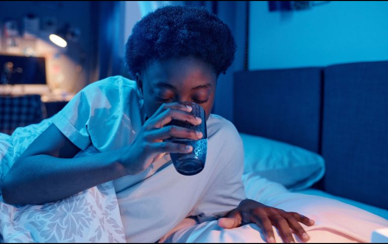 Después de todo, mantenerse hidratado también es una forma de descansar mejor. CANVA