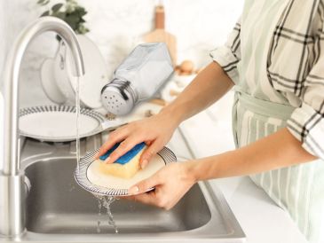 Este remedio casero demuestra que los métodos tradicionales, cuando se aplican correctamente, pueden ser tan eficaces como los productos modernos, con la ventaja de cuidar el medio ambiente y tu salud. CANVA