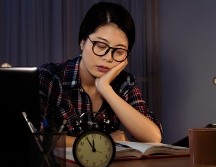 El descanso deficiente afecta directamente al sistema inmunológico y debilita las defensas naturales del cuerpo. ESPECIAL / CANVA