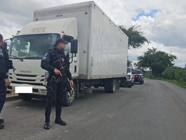 La Policía Metropolitana gestionó la entrega del camión de carga recuperado a la empresa transportista. ESPECIAL/POLICÍA DEL ESTADO