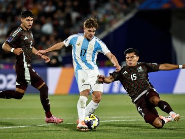 El equipo tricolor fue superado y no logró mostrar su mejor versión, dejando atrás la ilusión de los mexicanos por avanzar a la siguiente ronda. EFE/ O. Villarroel.