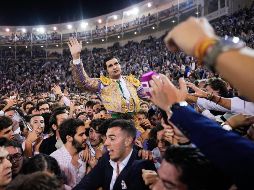 Morante de la Puebla tras el festejo taurino de la Feria de Otoño celebrado este domingo en la plaza de Las Ventas, en Madrid. EFE/ B. Sánchez-Trillo.