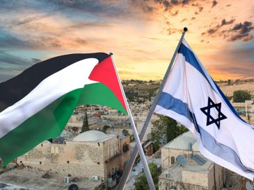 Dentro de Gaza se celebrará una pequeña ceremonia religiosa por los fallecidos, cuyos ataúdes serán llevados entonces fuera del enclave, envueltos en banderas israelíes. ESPECIAL / CANVA